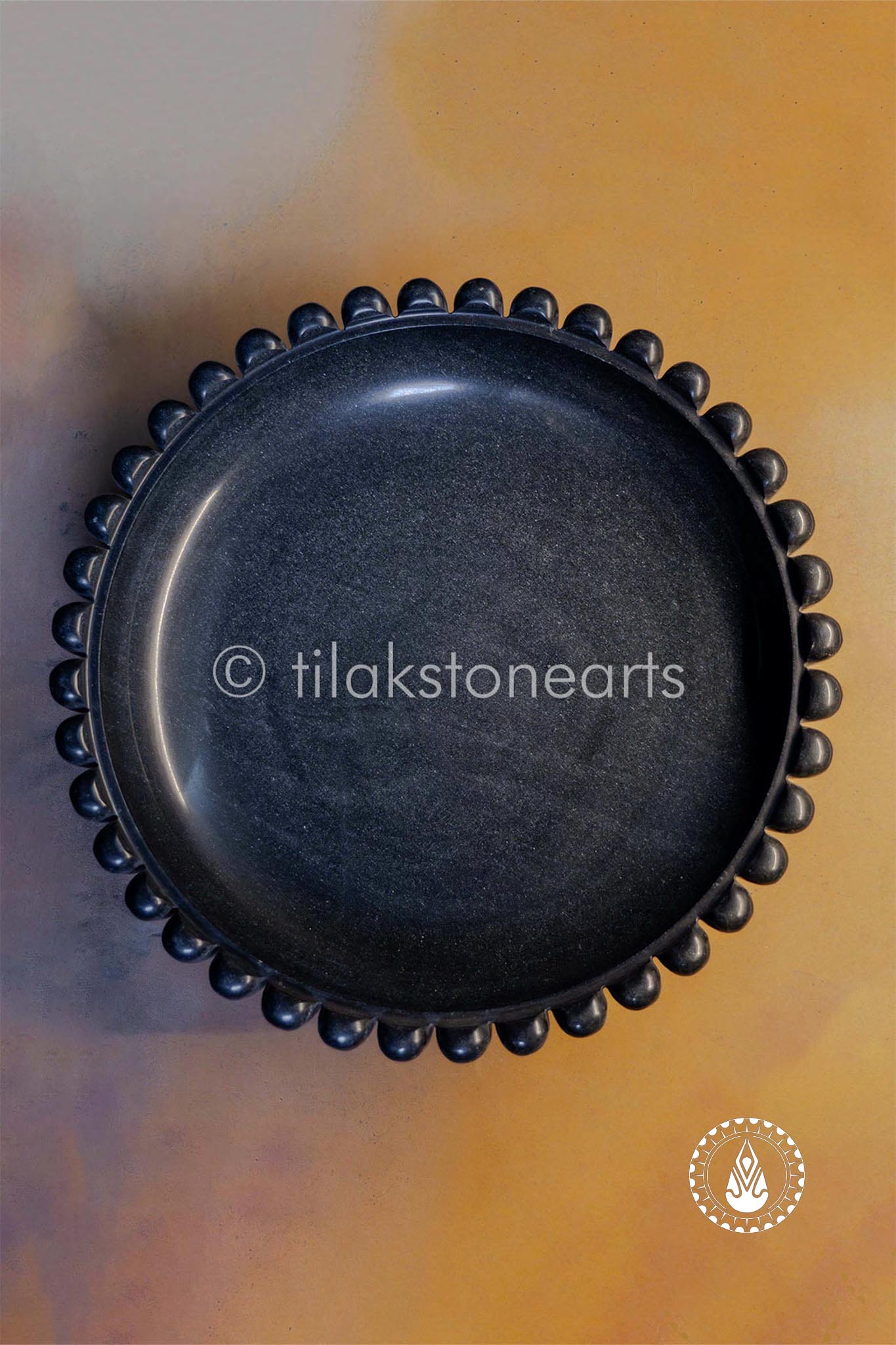 Urli 18" | Mid Night Black Stone