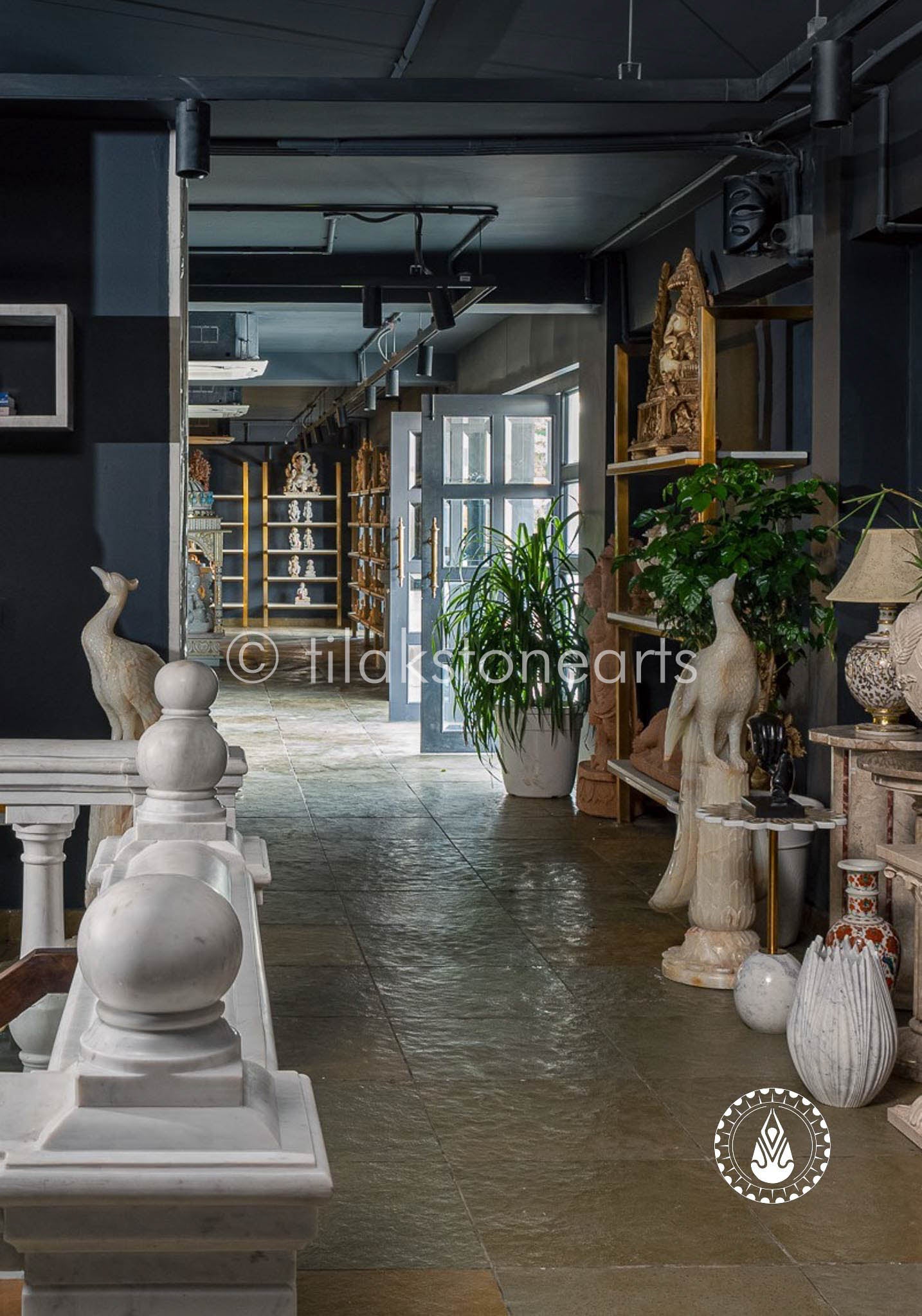 The Majestic Peacock 48" | Honey Onyx