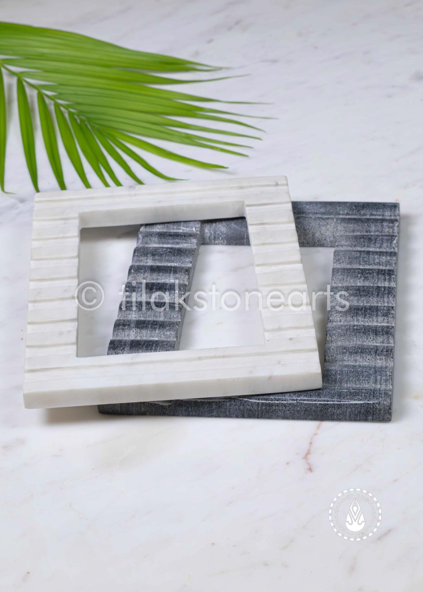 Frame 9" | Swiss White (Imported) & Mid Night Black Stone