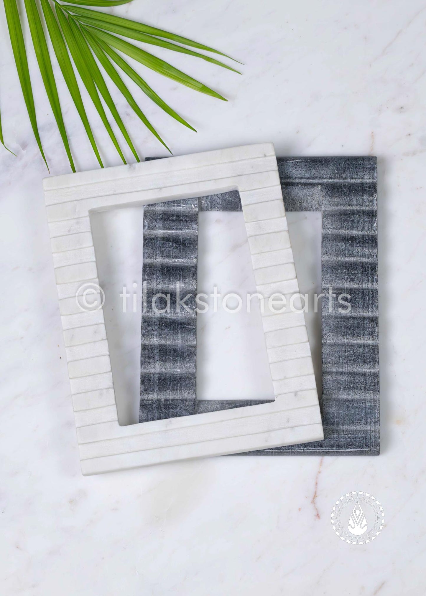 Frame 9" | Swiss White (Imported) & Mid Night Black Stone