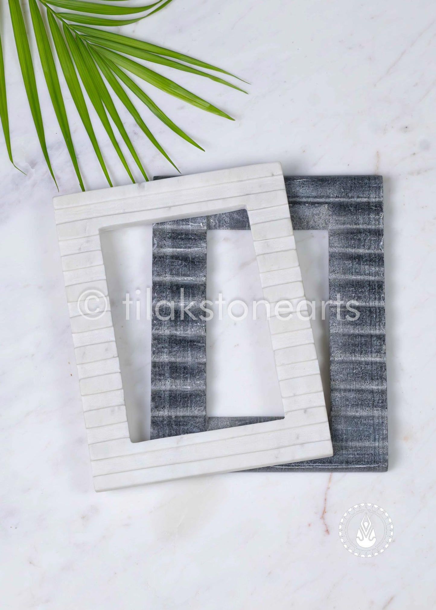 Frame 9" | Swiss White (Imported) & Mid Night Black Stone