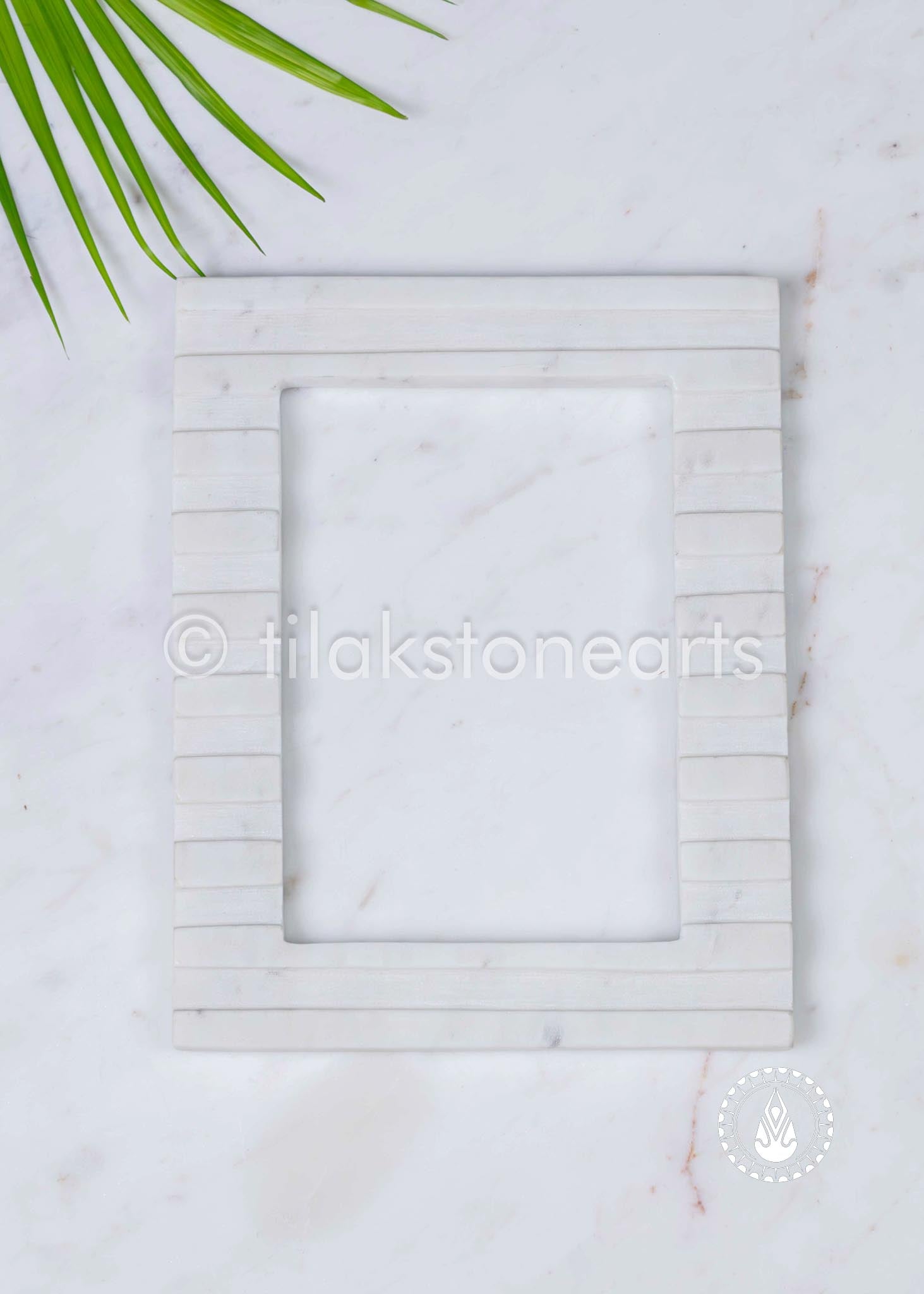Frame 9" | Swiss White (Imported) & Mid Night Black Stone