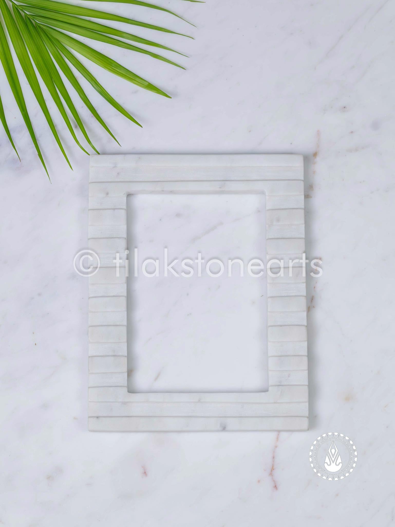 Frame 9" | Swiss White (Imported) & Mid Night Black Stone