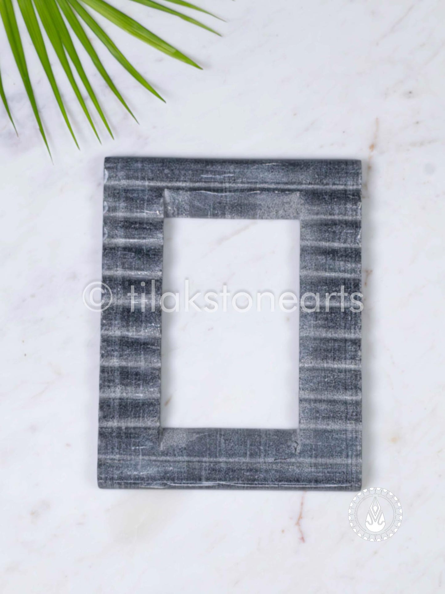 Frame 9" | Swiss White (Imported) & Mid Night Black Stone