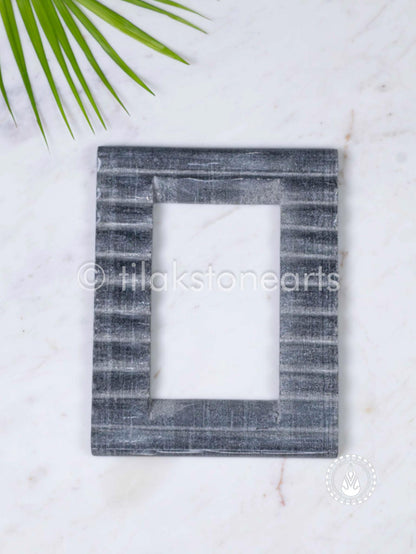 Frame 9" | Swiss White (Imported) & Mid Night Black Stone