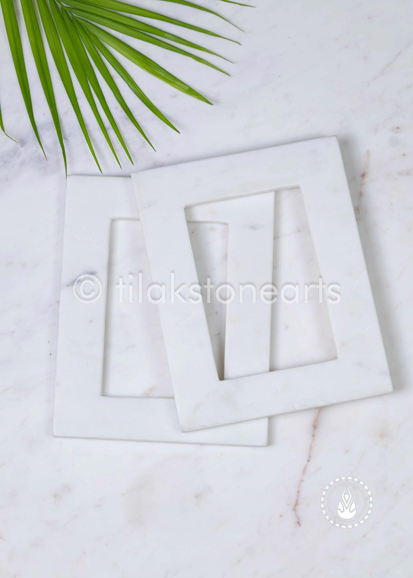 Frame 9" | Swiss White (Imported) & Mid Night Black Stone