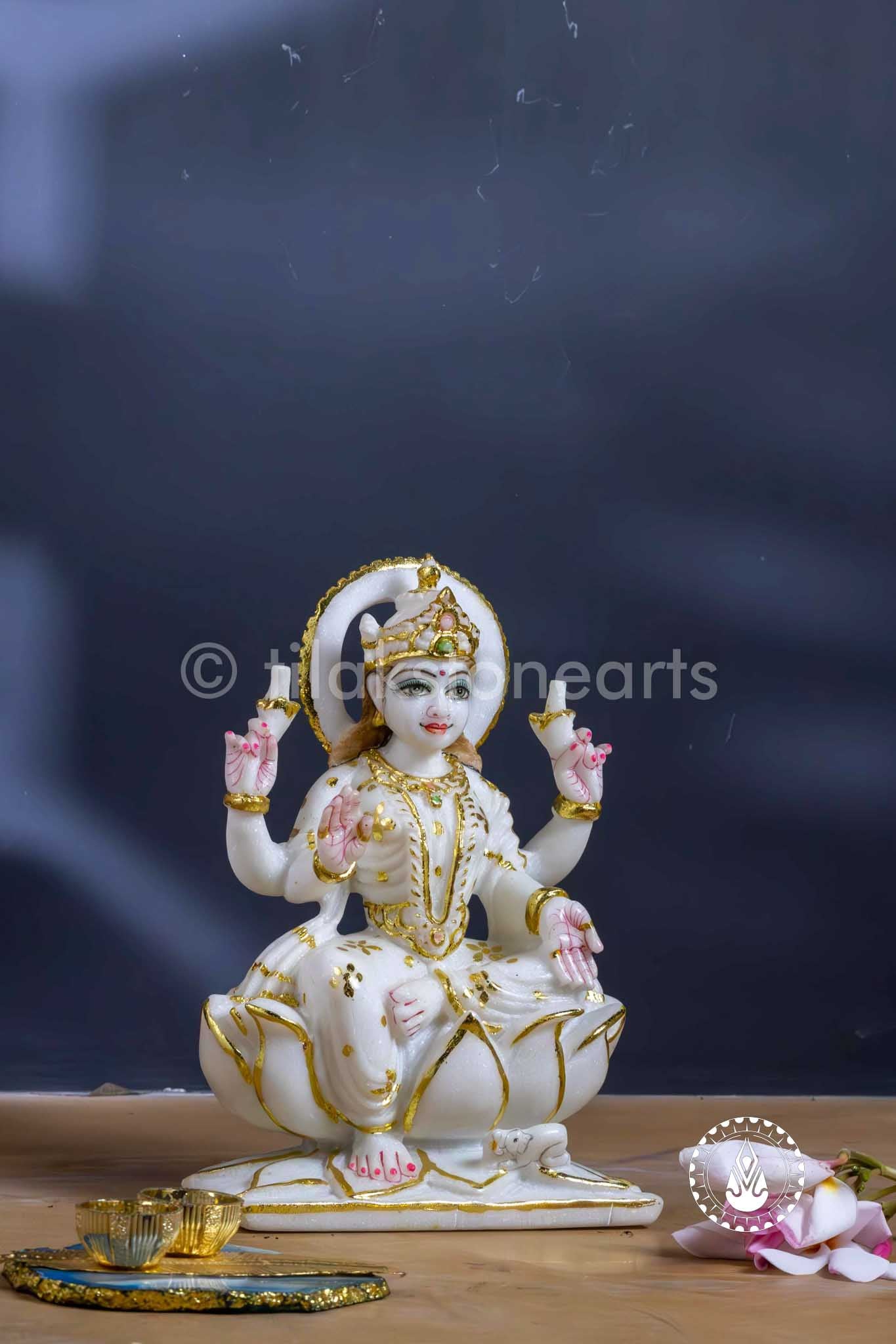 Laxmi Maa 9" | Swiss White (Imported)