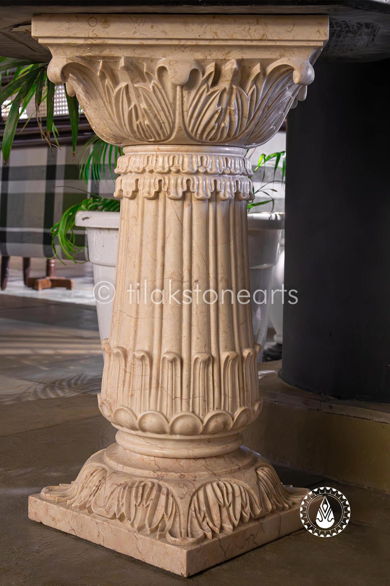The Regal Exprador Pillar 25" |