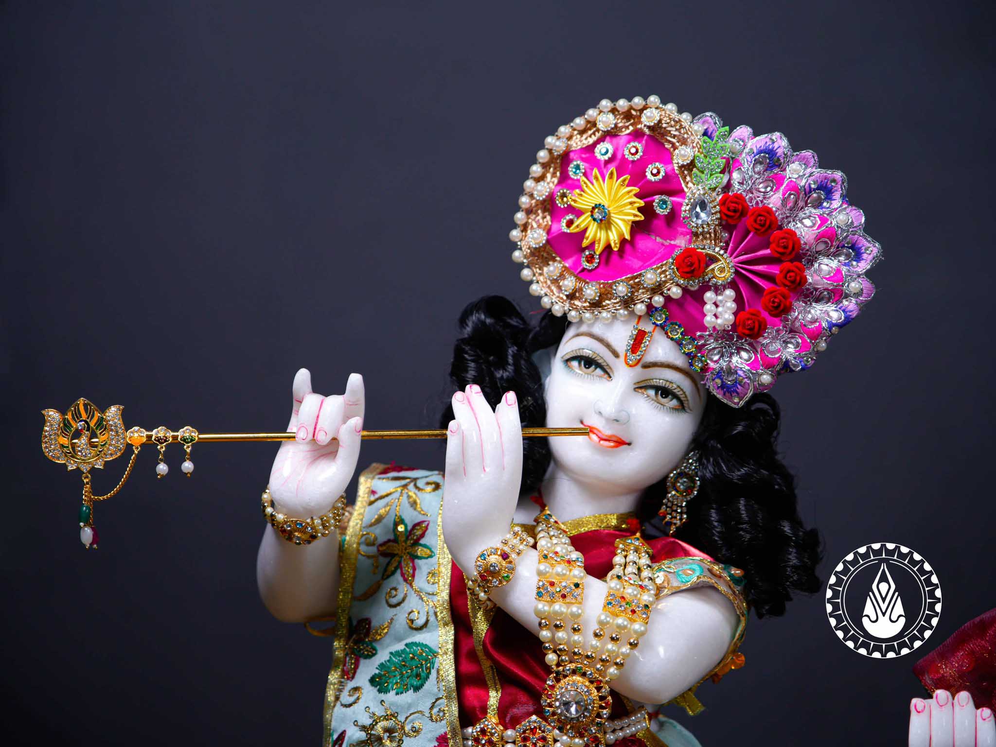 Radha Krishna 24" | Swiss White (Imported)