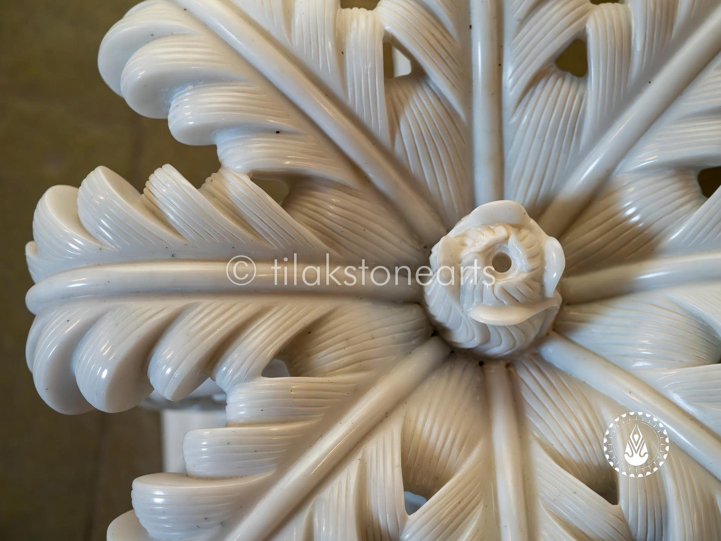 Bella Fontana 33" | Swiss White (Imported)
