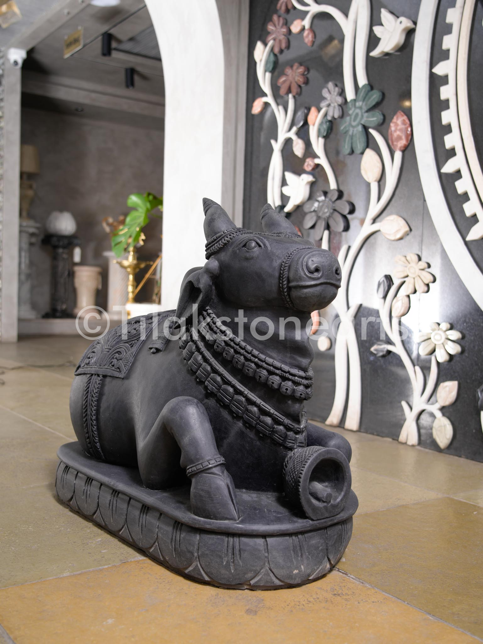 Nandi 27" Natural Black Marble Idol