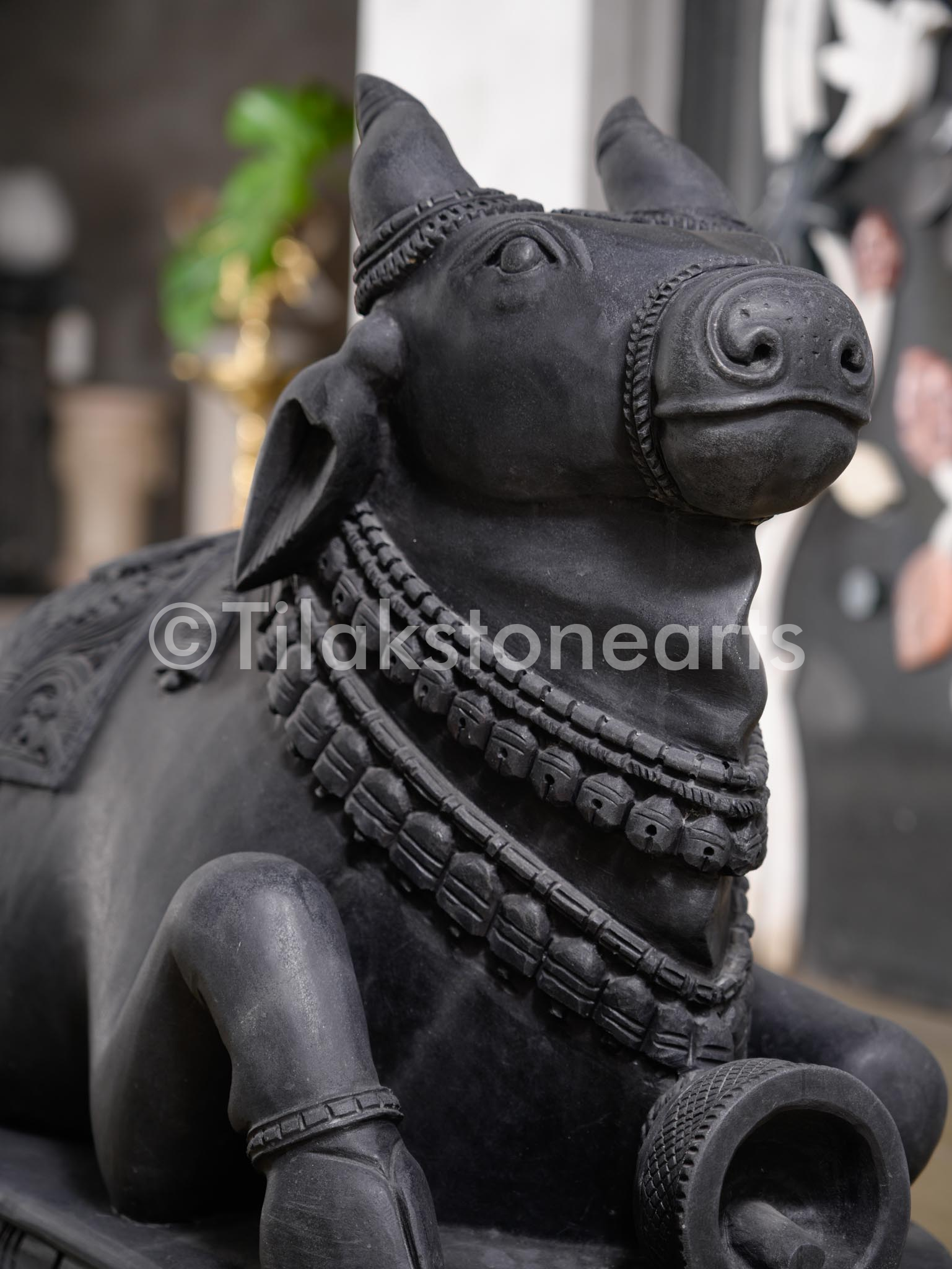 Nandi 27" Natural Black Marble Idol