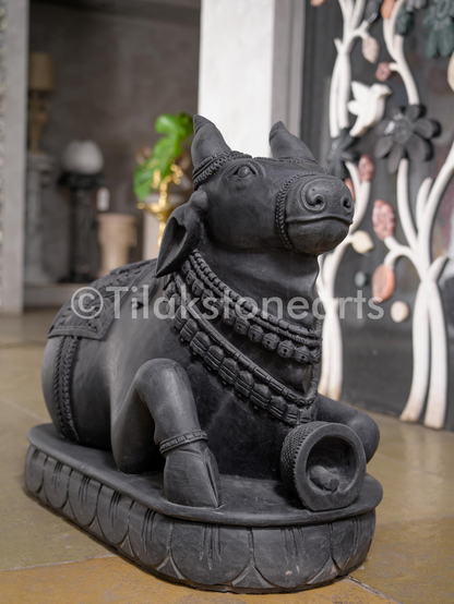 Nandi 27" Natural Black Marble Idol