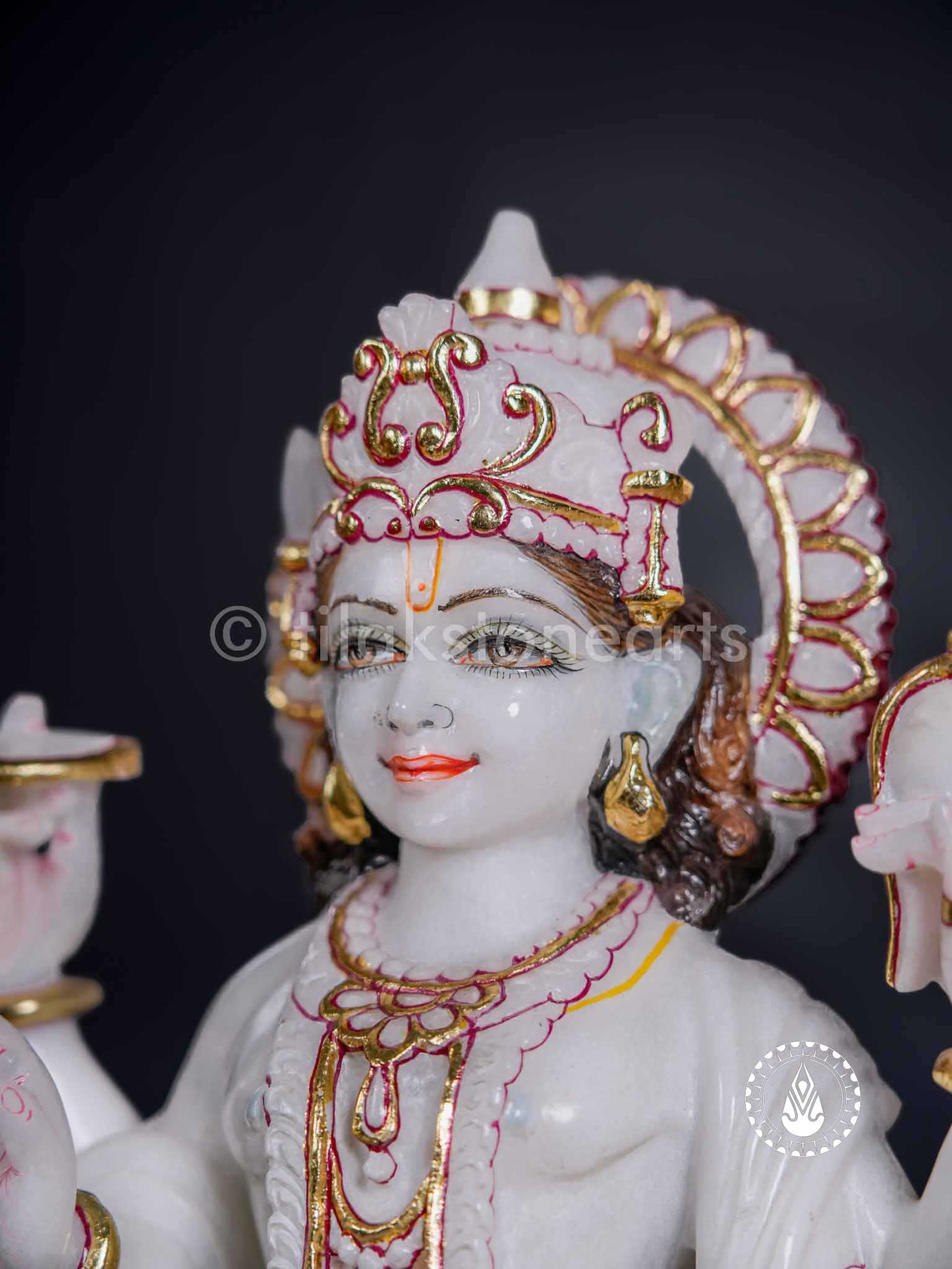 Vishnu Laxmi 18" | Swiss White (Imported)
